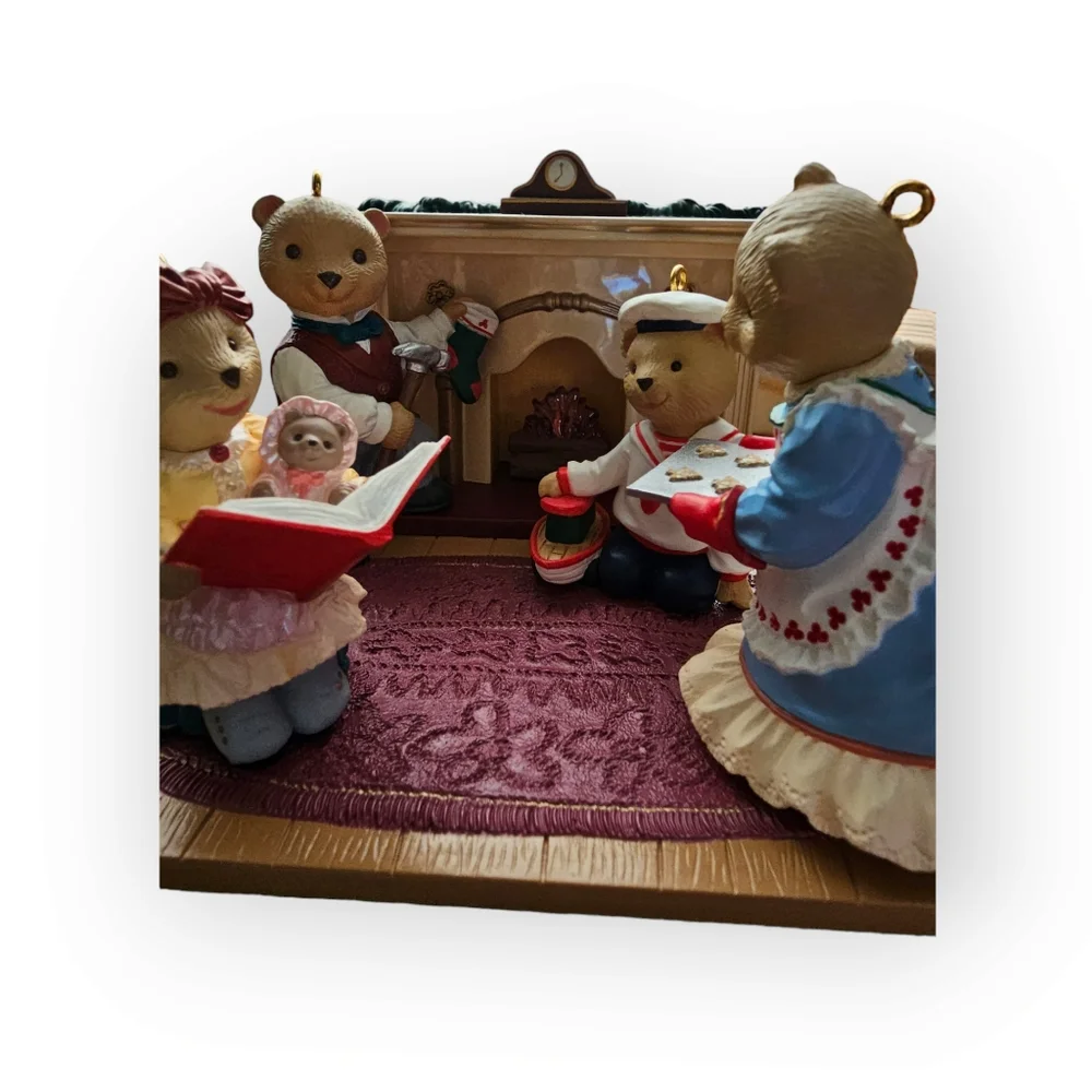 Hallmark Keepsake “Bearingers” Fireplace Display Set‎
